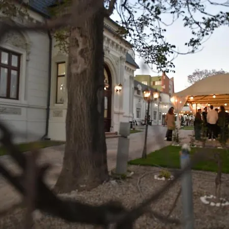 מלון Casa Cu Tei קריובה