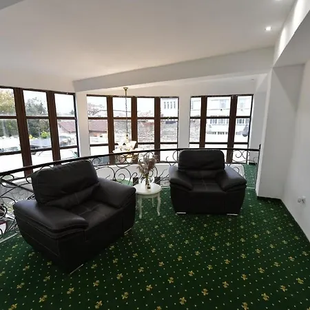 Casa Cu Tei מלון קריובה