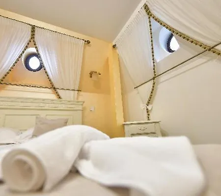 מלון Casa Cu Tei קריובה