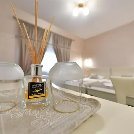 מלון Casa Cu Tei קריובה