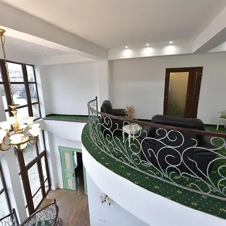 Casa Cu Tei
