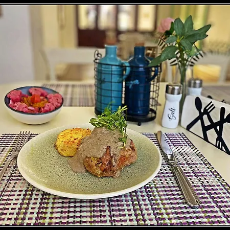Casa Cu Tei 3*