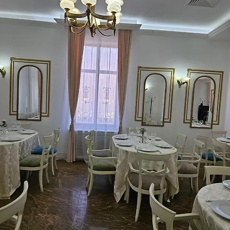 Хотел Casa Cu Tei Крайова