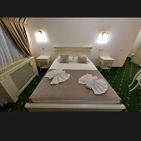 מלון Casa Cu Tei 3*