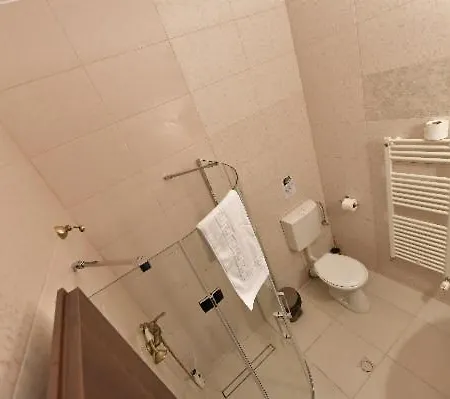 מלון Casa Cu Tei 3*