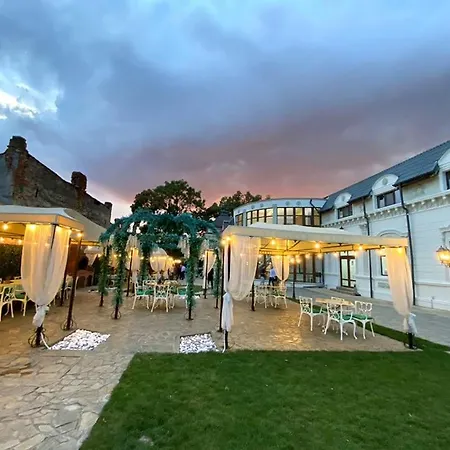 Casa Cu Tei מלון 3*